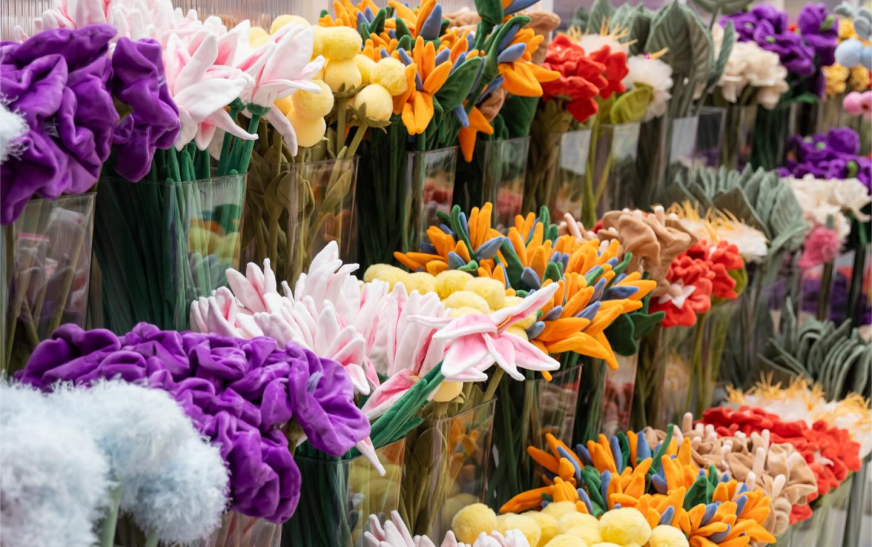 CJ Hendry’s “Flower Shop Taipei” Blooms from August 28: Over a Hundred Velvet Flowers Turn a Mall into an Art Flower Shop