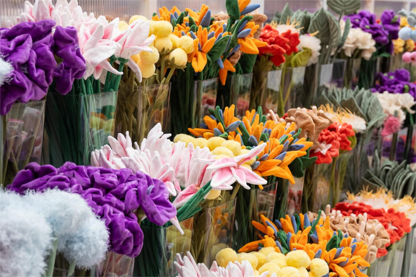 CJ Hendry’s “Flower Shop Taipei” Blooms from August 28: Over a Hundred Velvet Flowers Turn a Mall into an Art Flower Shop