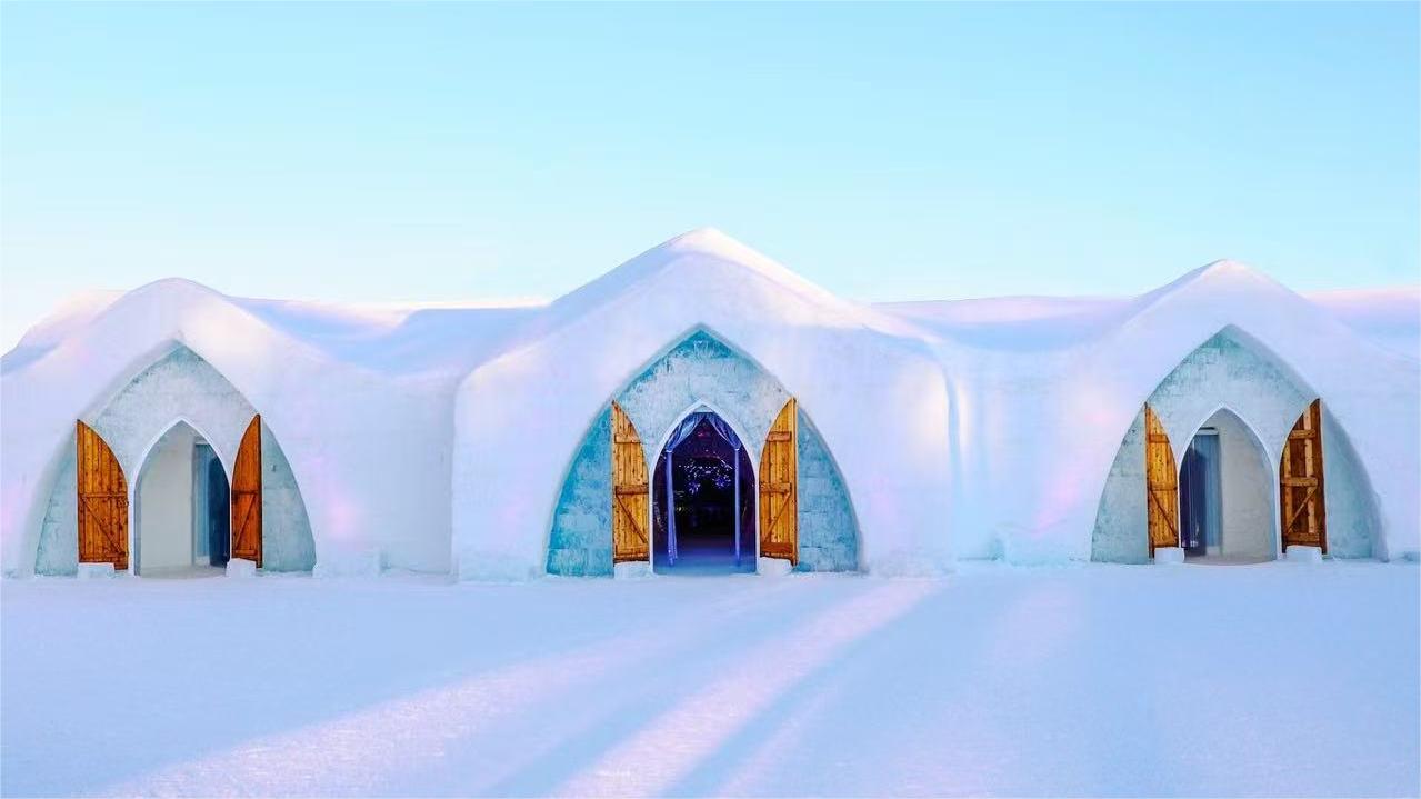 Quebec’s Hôtel de Glace Restaurant: An Ice Restaurant That Disappears with Winter