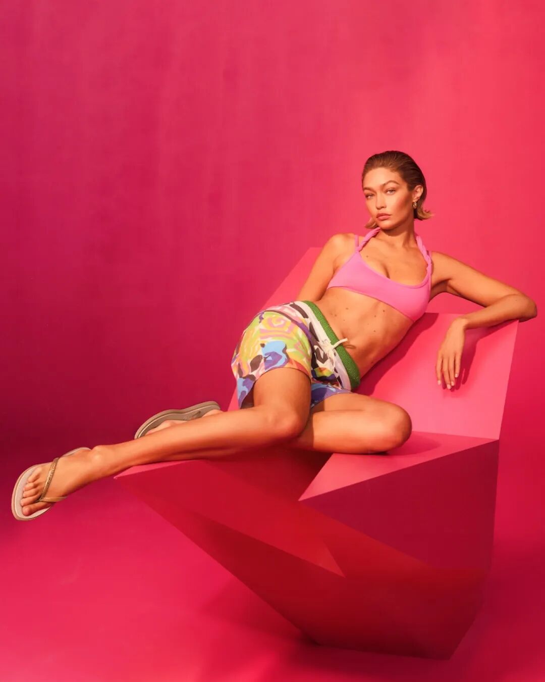 The “Brazilian Flip-Flops” Worn by Lisa, Neymar and Other Stars Are Blowing Up This Year