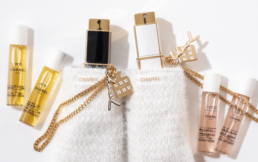 CHANEL’s 2026 Christmas Limited Editions: N°5 and Coco Mademoiselle Become Carry-Along “Accessories”